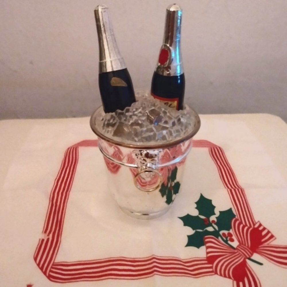 Vtg Champagne Salt & Pepper Shakers